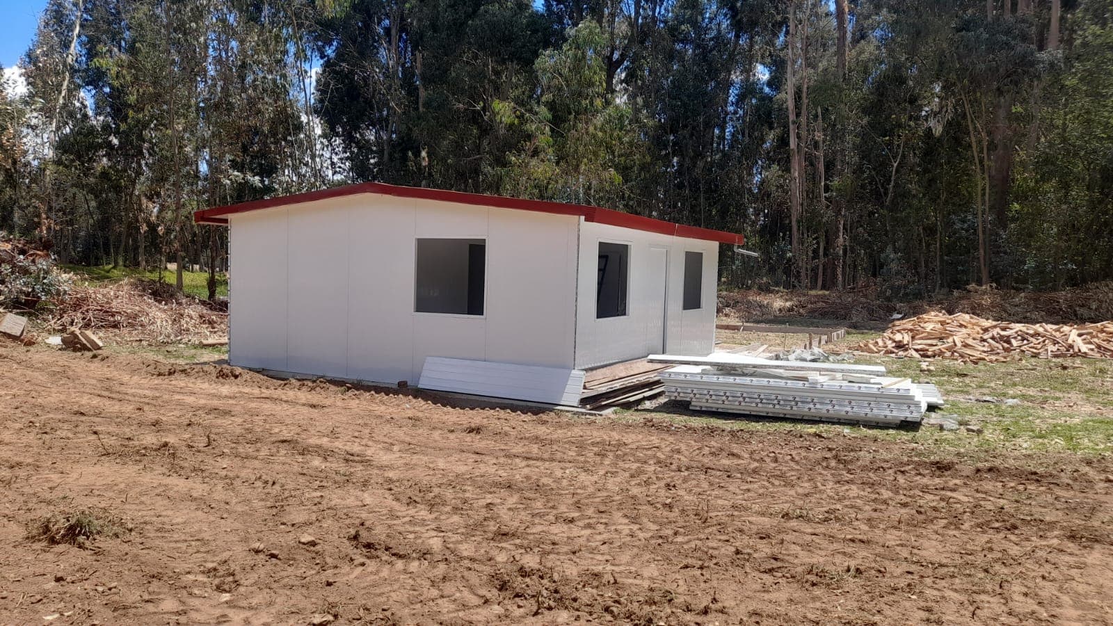 Instalación modular en terreno RTL Perú